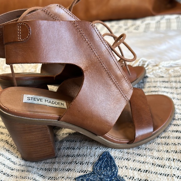 Steve Madden Nannoo Sandal - Picture 4 of 9